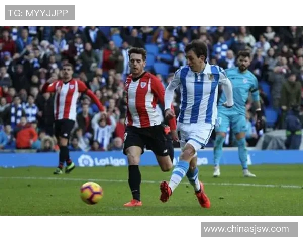 南京足球队在世界杯预选赛中以81分高居积分榜首位展现强劲实力