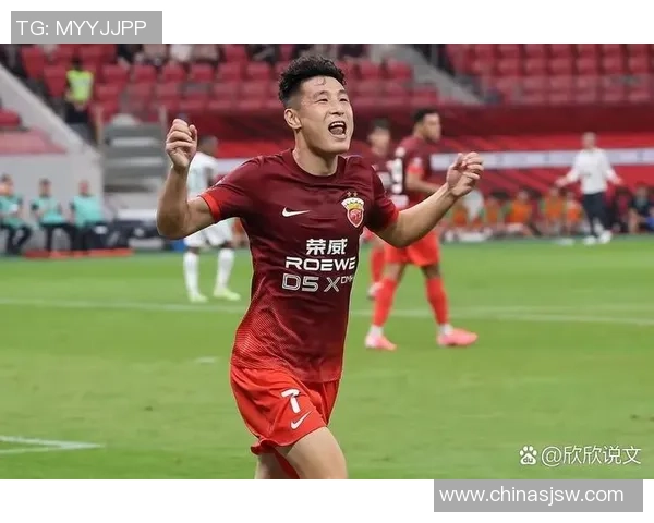 足球明星精彩瞬间吊球技艺展示让你领略足球魅力与风采